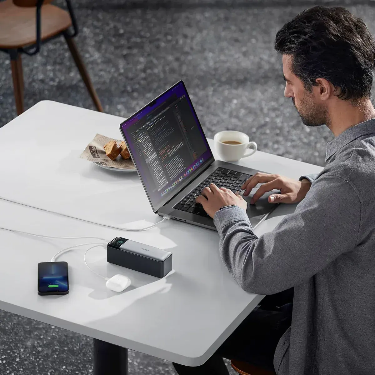Anker 737 charging MacBook Pro at 140W speed - laptop fast charge test CairoVolt