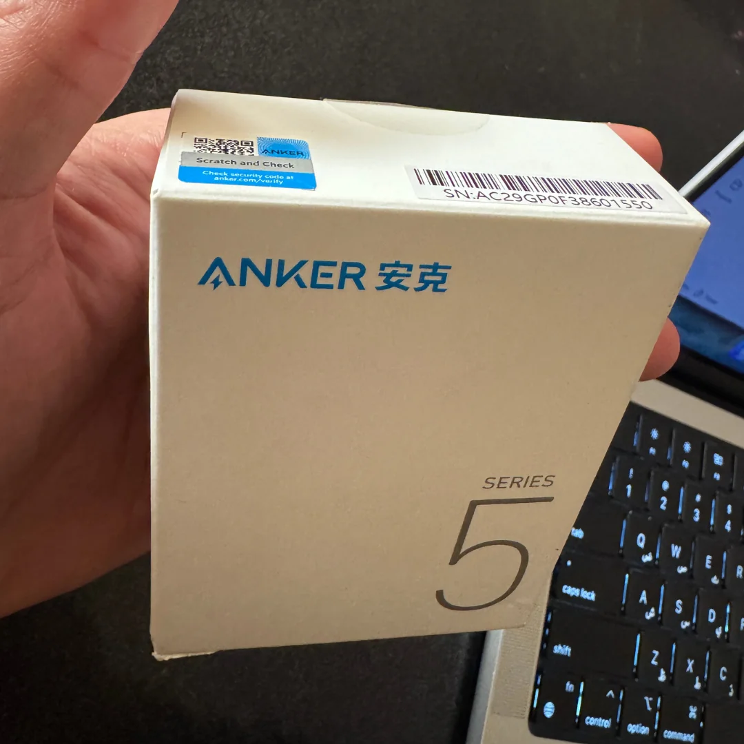 علبة شاحن انكر A2147 Series 5 مع ملصق التحقق من الأصالة Scratch and Check