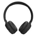 سماعة JBL Tune 520BT سوداء من الأمام موضح فيها وسادتا الأذن الناعمتان - كايرو فولت